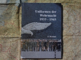 AM.978-3-86619-043-6  Uniformen der Wehrmacht 1933-1945
